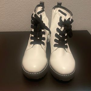 Girl boots, Steve Madden in size 3